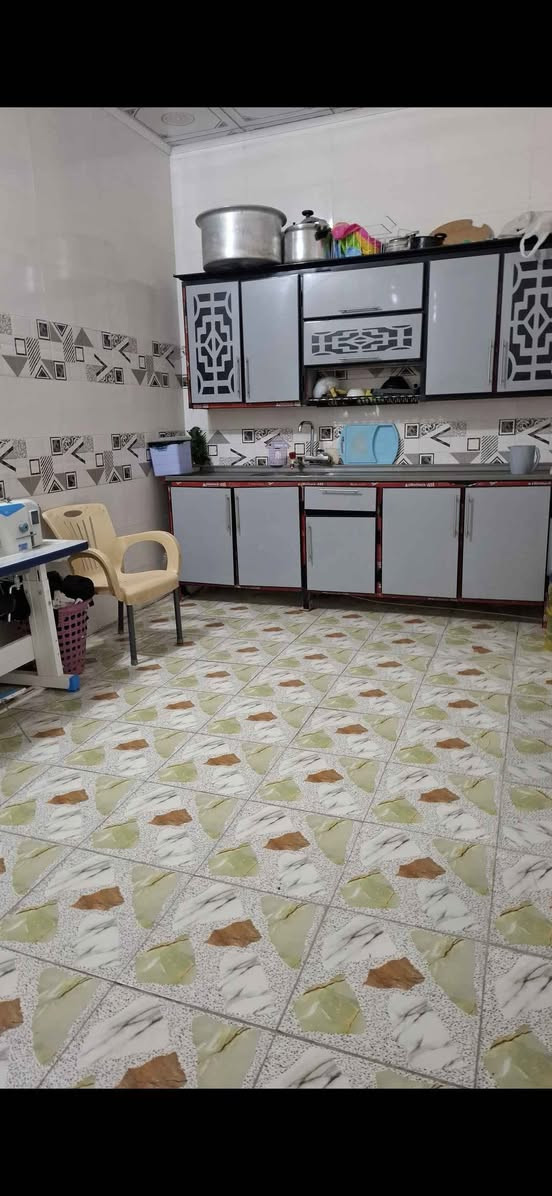 نجف حي ميسان • ١٠٠م • مطبخين