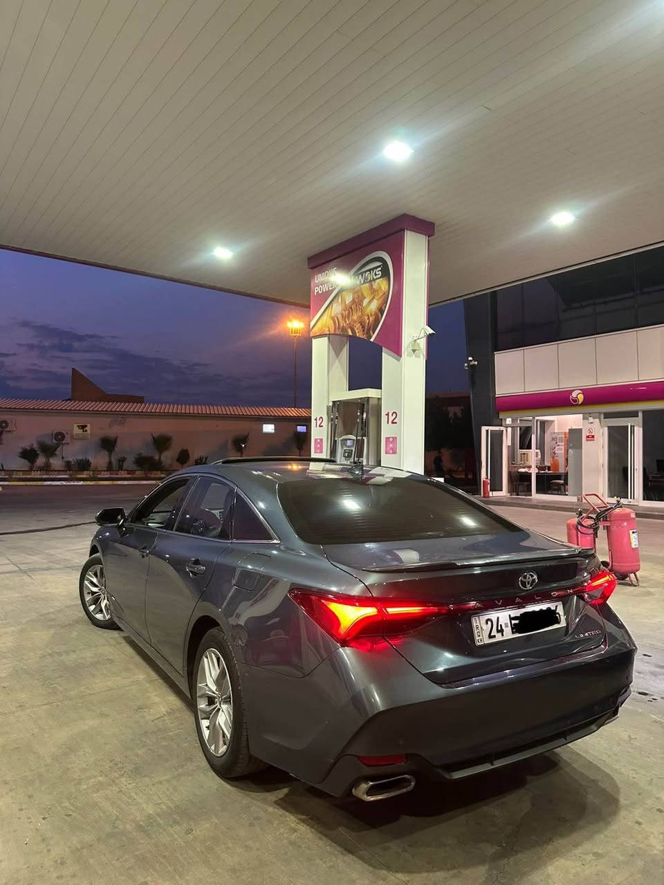 TOYOTA AVALON 
  2022. Limeted 
فول فول مواصفات 1/1
داتاشو /5 كاميره /سلايت /شغال/بصمه/4رادار /سماعه JBL 
كوشن /خزن/4كوشن تبريد/4كوشن هيتر/كوشن كهرباي/
ستيرن شفط /ستيرن خزن / ستيرن هيتر/ كهرباي 
حساس/كاميره / 3مود /eco/normal/Sport/3
گير و محرك شرط 
محرك 6 سلندر  301 HP 🚀
ماشي 80 الف ميل يعني 130 الف كيلو متر 
صبخ. 1باب و 1 چاملغ بدون دواخل 
رقم شاصي4T1DZ1FB4NU081733
رقم دهوك  رقم سنوي جديد 
غرامات 600$ 
سعر 22800$ سعر بلاش. ب كل عيراق ماكو هيج سعر بلاش 🔥
مكان سياره زاخو 
*********** واتساب و كورك. زاخو, دهوك

