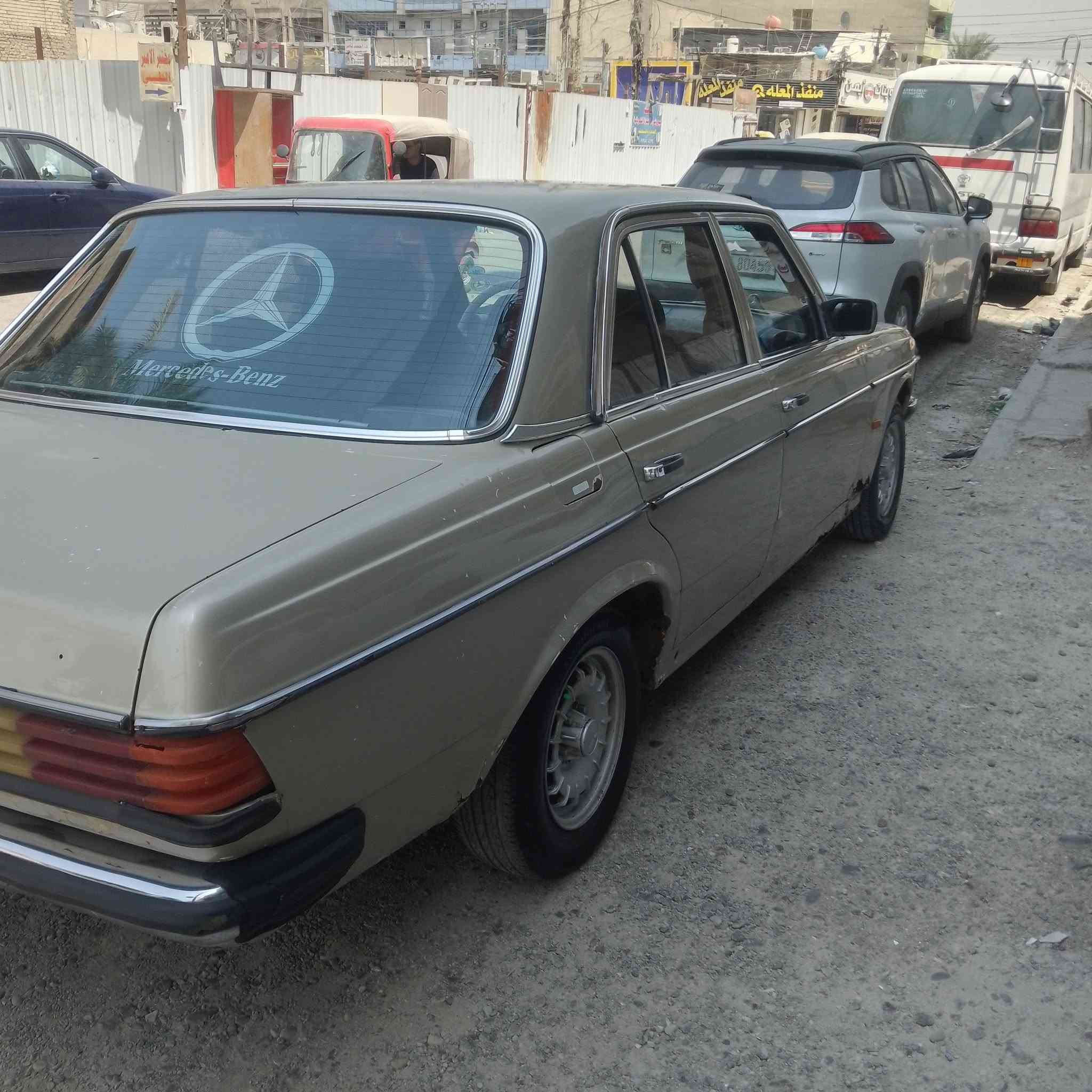 سعر 30
لبيع ابو جحيل مارسدس 81  بسمي بغداد محور بطه ديلكو ثنين ونص  مكان بغداد المشتل شارع المطبك ***********
