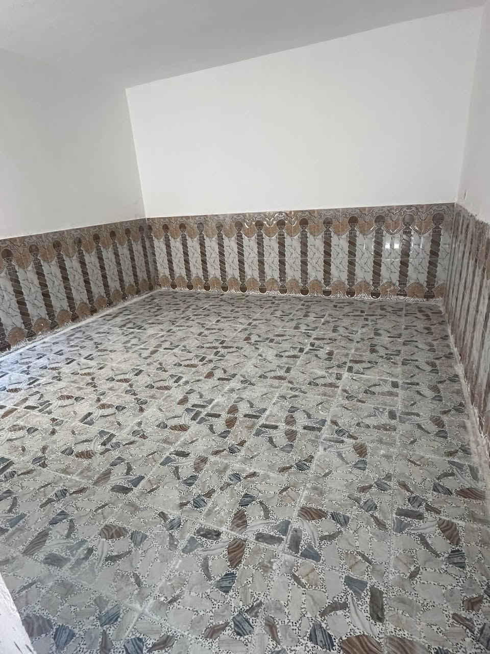 الموقع: مدخل الحسينية – ابو سمير 2بيت ع شارع عام 
البيع مشتمل مساحة 100متر
موقع مميز ومناسب للسكن أو الاستثمار
فرصة حقيقية للجادين والبيع مستعجل
لا تفوّت الفرصة، الأولوية للجاد بالشراء.
للاستفسار والتفاصيل: ‭***********‬
