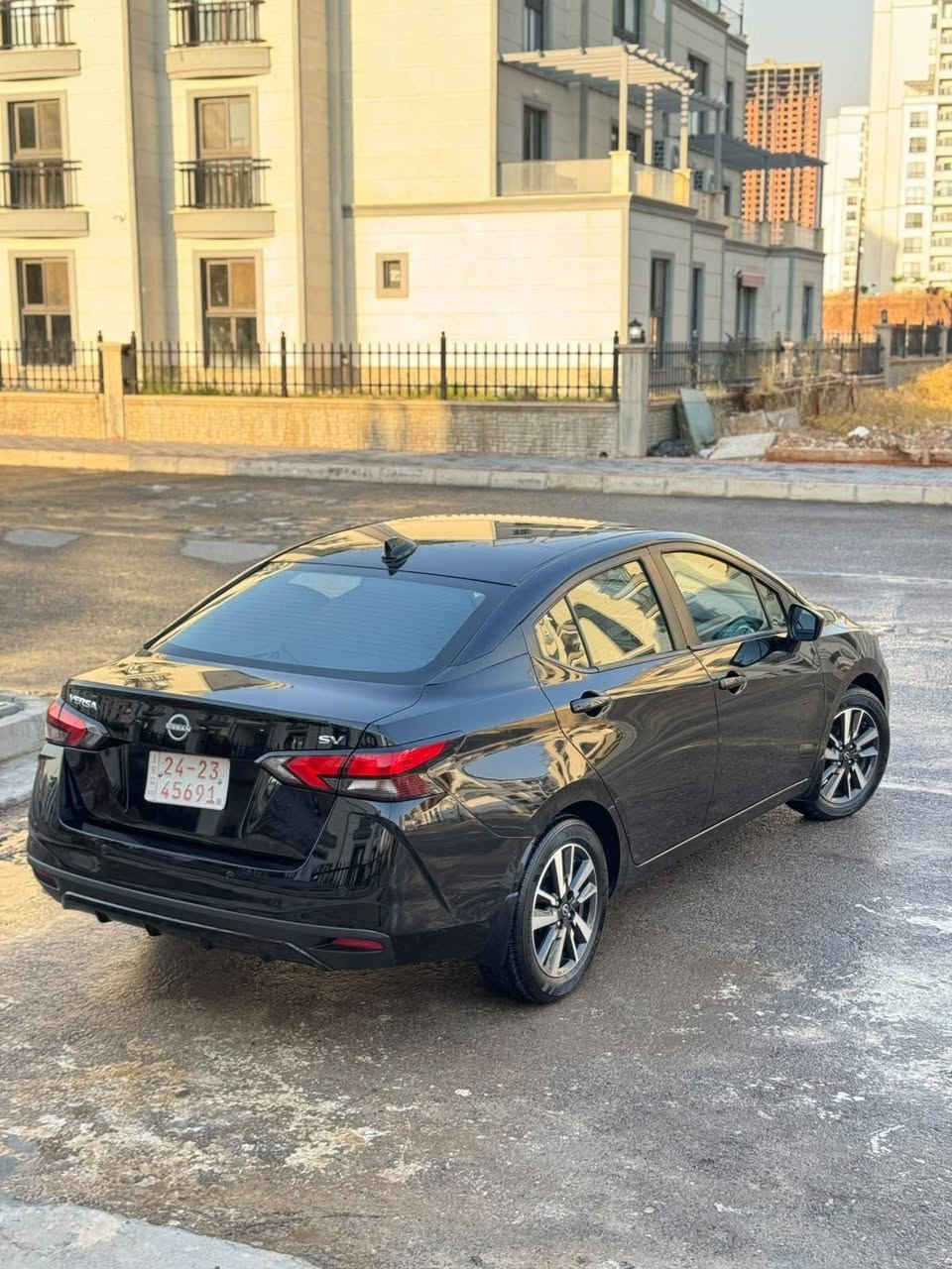 nissan versa ***********
مؤديل 2024 
مواصفات SV 
( به سمه ، شاشه الكترؤنى ، مؤبايل شه حن ، شاشه گه وره و كاميرا ، ٥ رادار ، خه تى جاده ، ويل كرؤم). بي ده عم بي ارباگ دوو كليرى امريكا هه يه. بي ارباگ هه موو شتيكى به شه رت. ٣ مانگ كاتى له گه له*********** أربيل, العراق
