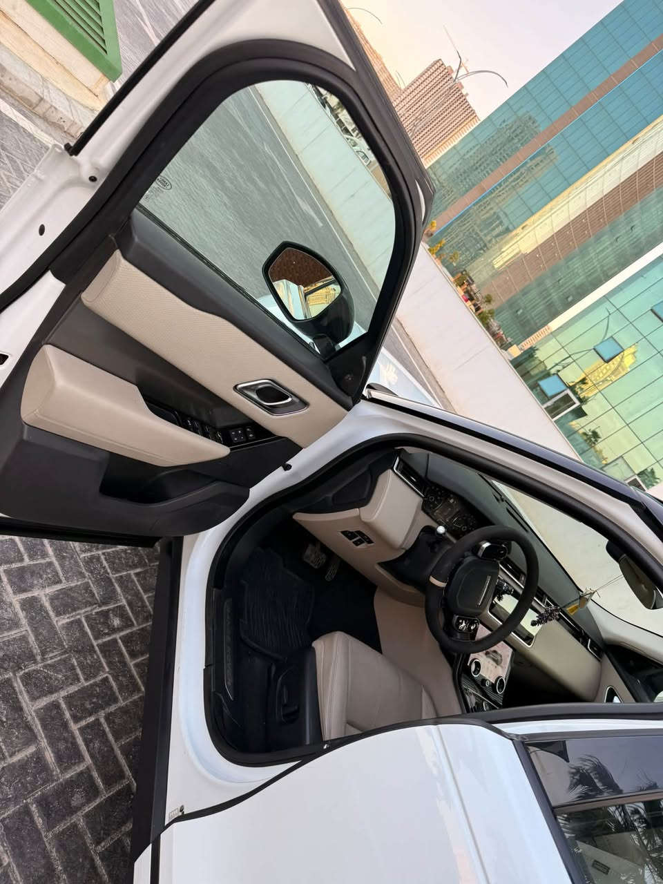 رانج روفرز فيلار للبيع 
موديل ٢٠١٩
ماشي ٥٠ الف ميل 
اربع سلندر توين توربو 
الحادث بدون ارباك و بدون دواخل 
تبديل بابين بلادي مال سكن 
وصبغ جاملغ الامامي سكن
سقف بانوراما ومواصفات هوايه 
ورقم الشانصي موجود بالصور 

***********
