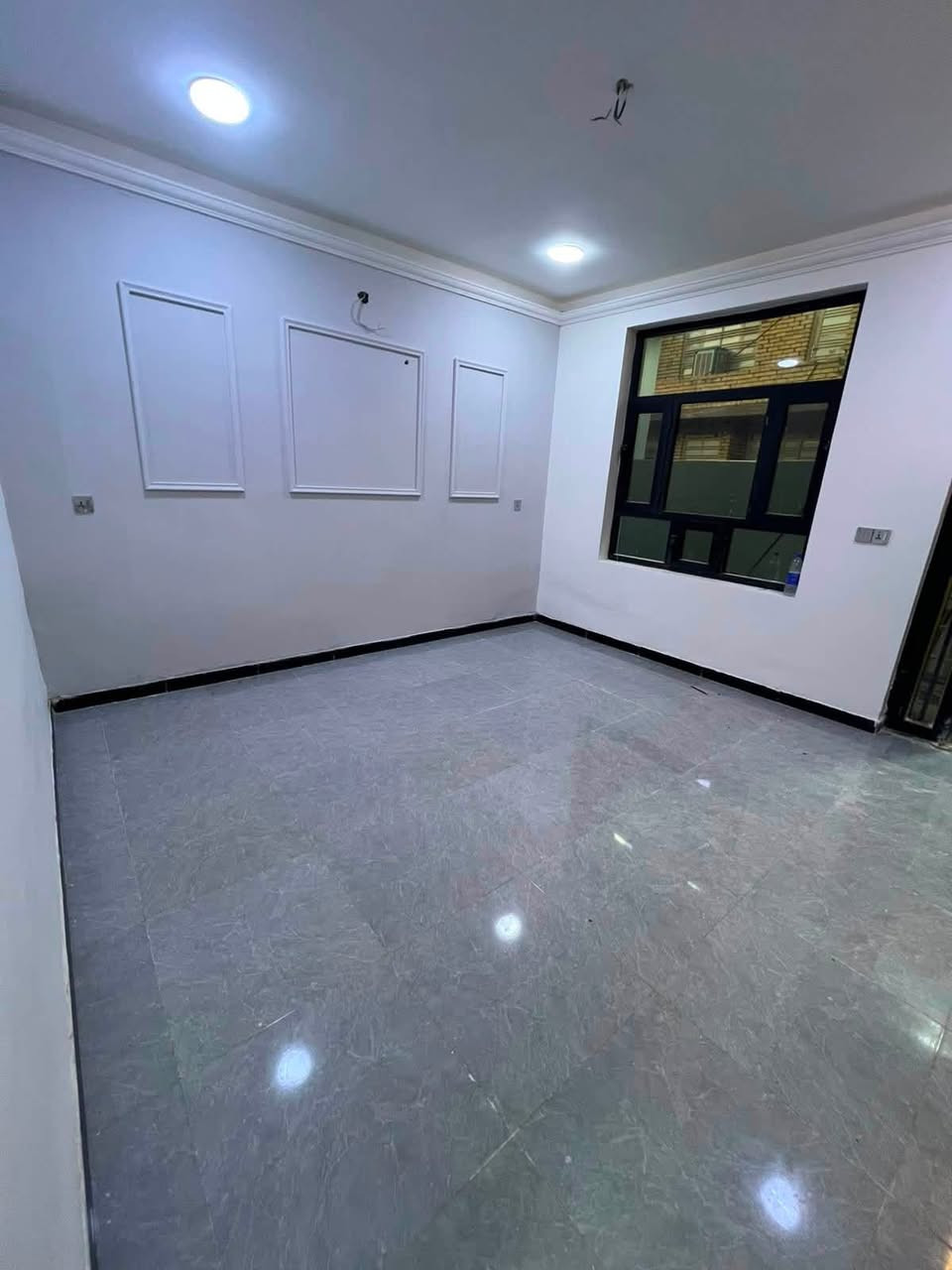 🏠#الدارللبيع 80متر واجهيه 5متر نزال 16متر
***********
بناء طابقين وبيتونه حديث 

 يحتوي البيت. ع[3غرف نوم -استقبال -صحيات عدد 2- ومطبخ] البيت شغل درجة اولى

 مع الخدمات

⬅️نوع العقار  طابو زراعي سند 25 اقرار محكمه 

⬅️العنوان #بغداد_الدوره_البوعيثه   

مجمع العدل الاول ثاني فرع عن الشارع العام

🔴للاستفسار  خاص او الاتصال ع  الرقم
