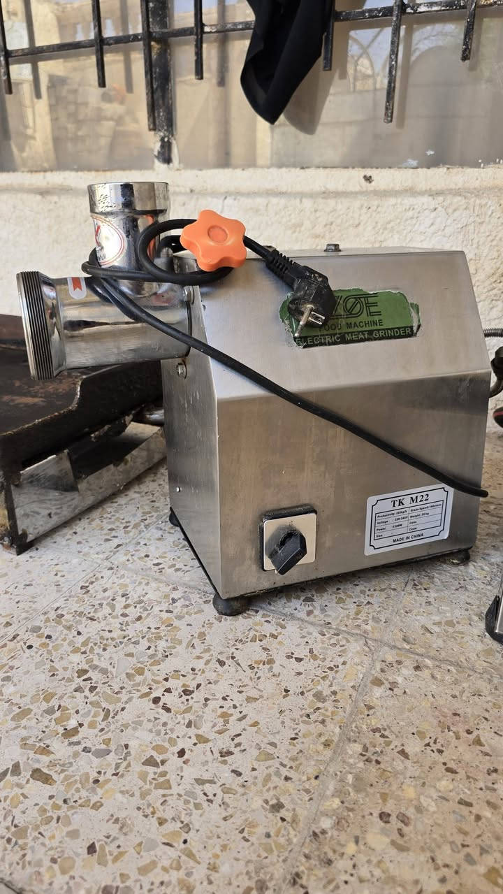 🚨 (( غراض مطعم للبيع )) 🚨
تخدم اصحاب المشاريع البسيطة 
او تشتغل بيهن بداية مشروع

1 _ كابسة صاج غازية حديد ثقيل حرارة فول ( 125 الف )
2_ مثرامة حجم 22 شرط الفحص والتجربة ( 150 الف ) 
3_ شواية بركر حجم اقل المتر عينين ونار صافية 
فقط محتاجة تنظيف لان جانت مخزونة ( ٥٠ الف )
بيهن مجال بسيط بالسعر 
..
العنوان / ناصرية 
*********** واتساب
