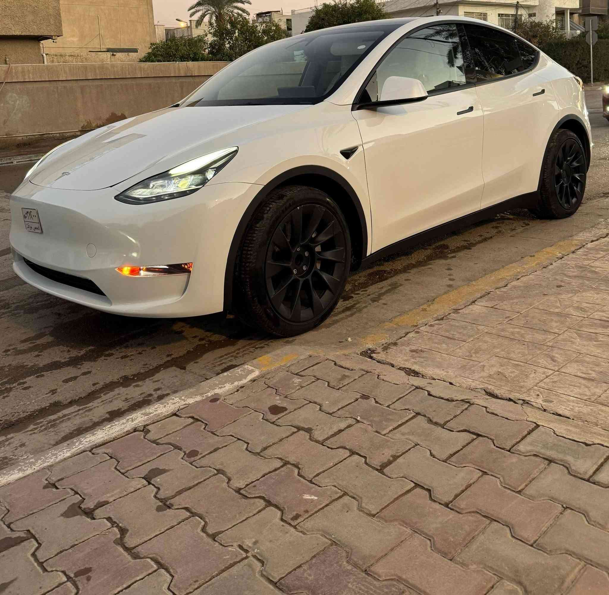 !!  Tesla Y 2024 🔹 Utility Sport🔹Long Range ️ !!

✔️ Tesla Y 2024 RWD

✔️ رقم بغداد 

✔️ تسلا Y ➖️️ الفئة الرياضية
 
✔️  المقطوعة 8000 ميل

✔️ داخل جلد أبيض 

✔️ دفع خلفي

✔️ كامرات محيطية 360°

✔️ رادارات محيطية 360°

✔️ أون لاين 

✔️ حادثه نقص جاملغ أمامي جهة اليسار  ودعامية
لايت جهة اليسار - لا دواخل ولا شواصي ولا
أيرباك- مثل ما موضحة بالصور.

                                            $ 25.300💸

☎️ للأستفسار ☎️
 *********** ➖ ️على الخاص
