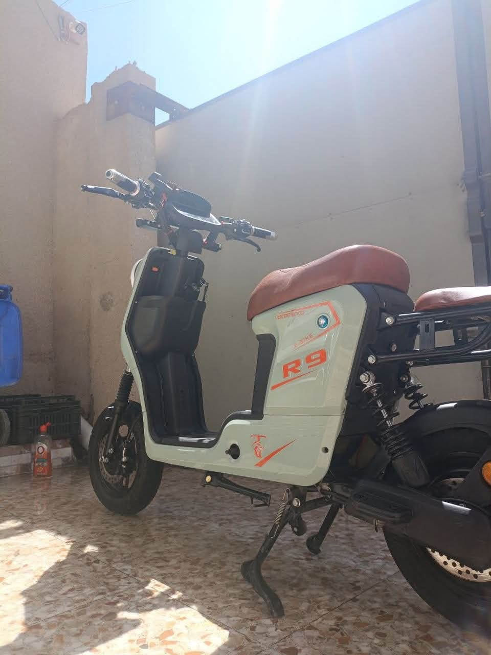 دراجة شحن اخو جديدة ستخدام قليل محافظ عليهة لون مميز بطارية احسن نوعية ٥بطاريات نوعهاR9 سعرها٤٧٥وبيهة مجال بسيط عنوان البصرة كرمة علي الهاتف***********
