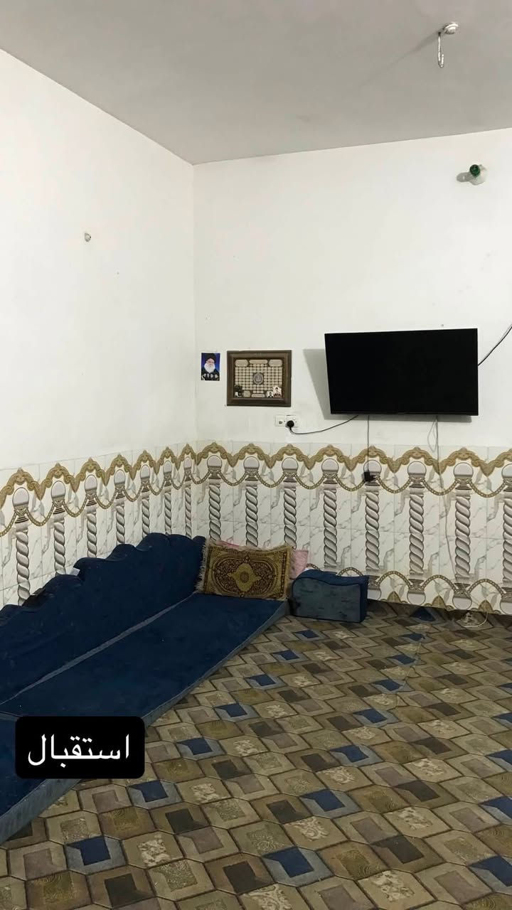 سلام عليكم بيع مستعجل 

دار للبيع طابو ملك صرف المساحة 110 . واجهة 5 ونص . نزال 20 يحتوي البيت على استقبال كبير ومطبخ كبير وصالة وغرفة وصحيات وغرفة فوك مع صحيات وسطح كبير سنة البناء 2015 .سيراميك وارضية بورسلين بناء نظيف جداً 

كربلاء حي العسكري قطاع 15 قرب شارع جامع ال عمران و شارع الامن الداخلي منطقة متكاملة من كافة الخدمات 

تبليط ماء مجاري كهرباء مدارس مستشفى مركز شرطة

السعر 120 مليون وبي مجال بسيط .

للأستفسار واتساب 

***********
