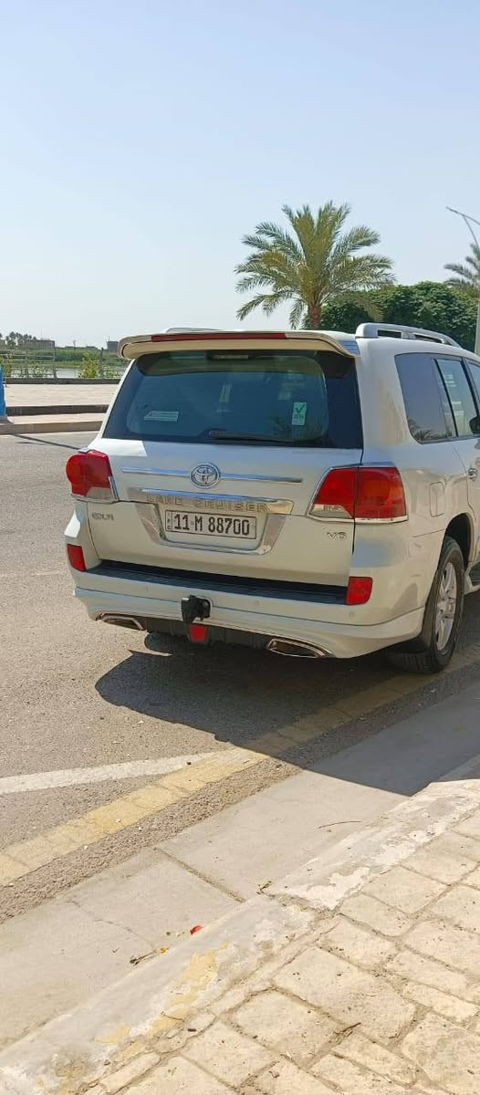 سلام عليكم للبيع لاندكروز  موديل9  السياره جاهزه من كلشي محرك وكير مكفولات بيه صبغ قطعتين بدون اي ضربه تبريد ثلج فول موصفات 6 سلندر تخم تاير جاهزه السياره من كلشي 
السعر مناسب حيل السياره بسامينه ورقم مميز 
السعر 250 وبيه مجال ارقم الاستفسار المكان فلوجه 
***********
***********
