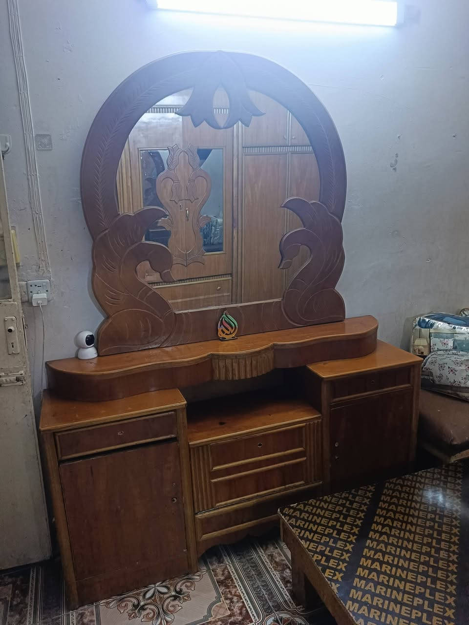 سلام عليكم ورحمة الله وبركاته
غرفة اخشاب ام الملحق للبيع السعر 300 الف وبيها مجال مكان م الصدر قطاع 7 للاستفسار ***********
