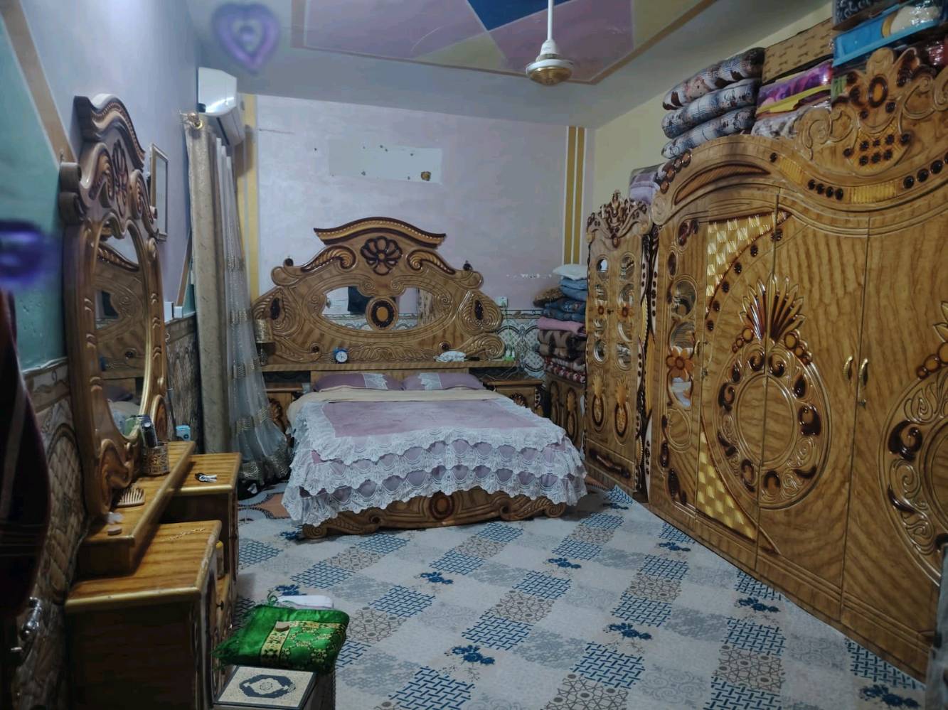 بيت للبيع بناصريه طابقين 200م بحي ام البنين ثالث بيت عن الشارع العام صير عله شكل حرف تي مال كهرباء تبليط بالباب السعر 115بيع مستعجل***********