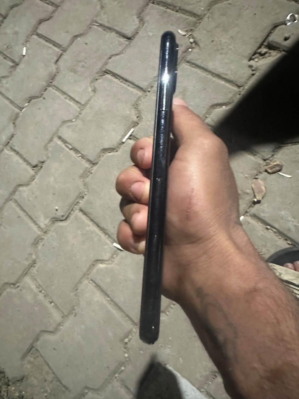 آيفون ١١ برو ماكس • ٢٥٦ • شاشة مكسورة
