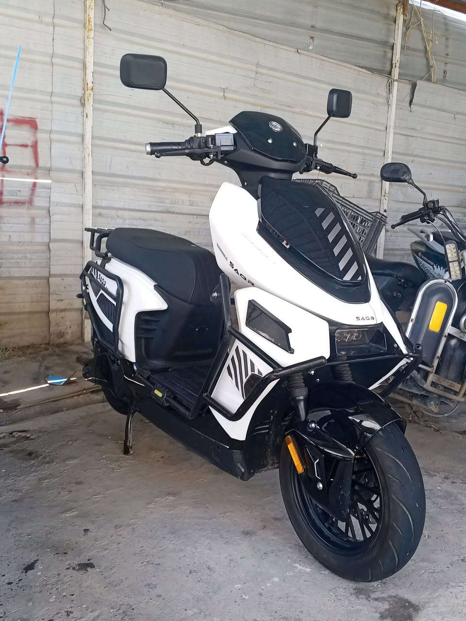 # متاح دراجة شحن زيرو ما ماشيه ضخمه حيل 
كامله من كلشي 
درع 360 درجه 
تاير 12 الكبير 
ملف 2000 W
بطاريات جدد مال شركه ريان مامستخدمات جدد
سعر نهائي مال بيع ب 800
شارع مقابيل الرياضي شارع الصديق قرب مدرسه الخطاب 
الهاتف ***********
