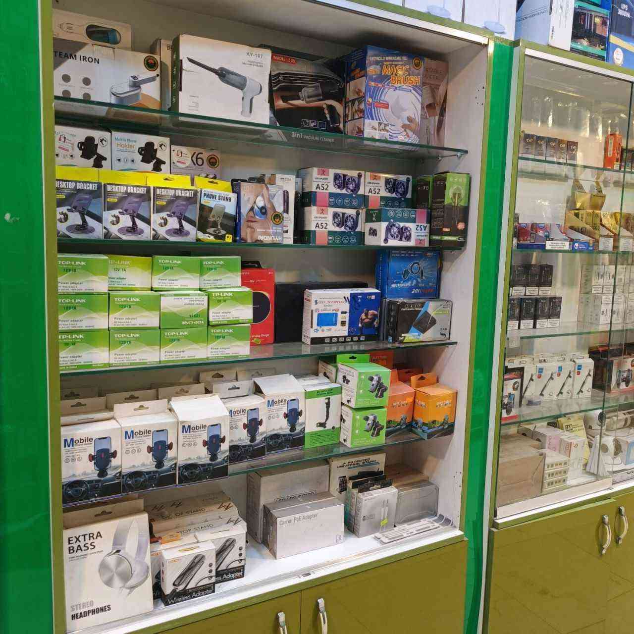 فاترينات للبيع ديكور محل كامل للبيع اكثر من 20 فاترينه موضحه بلصور مكاني نصر ميلاد *********** النجف, العراق
