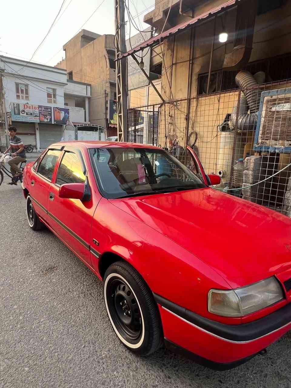 اوبل فيكترا للبيع موديل 91سنويه 31 حجم 20بدون ضربه صبغ جماليه كامل جاهز برغي نقص مابي اربع طائرات جديد شراي يخابرني ***********
