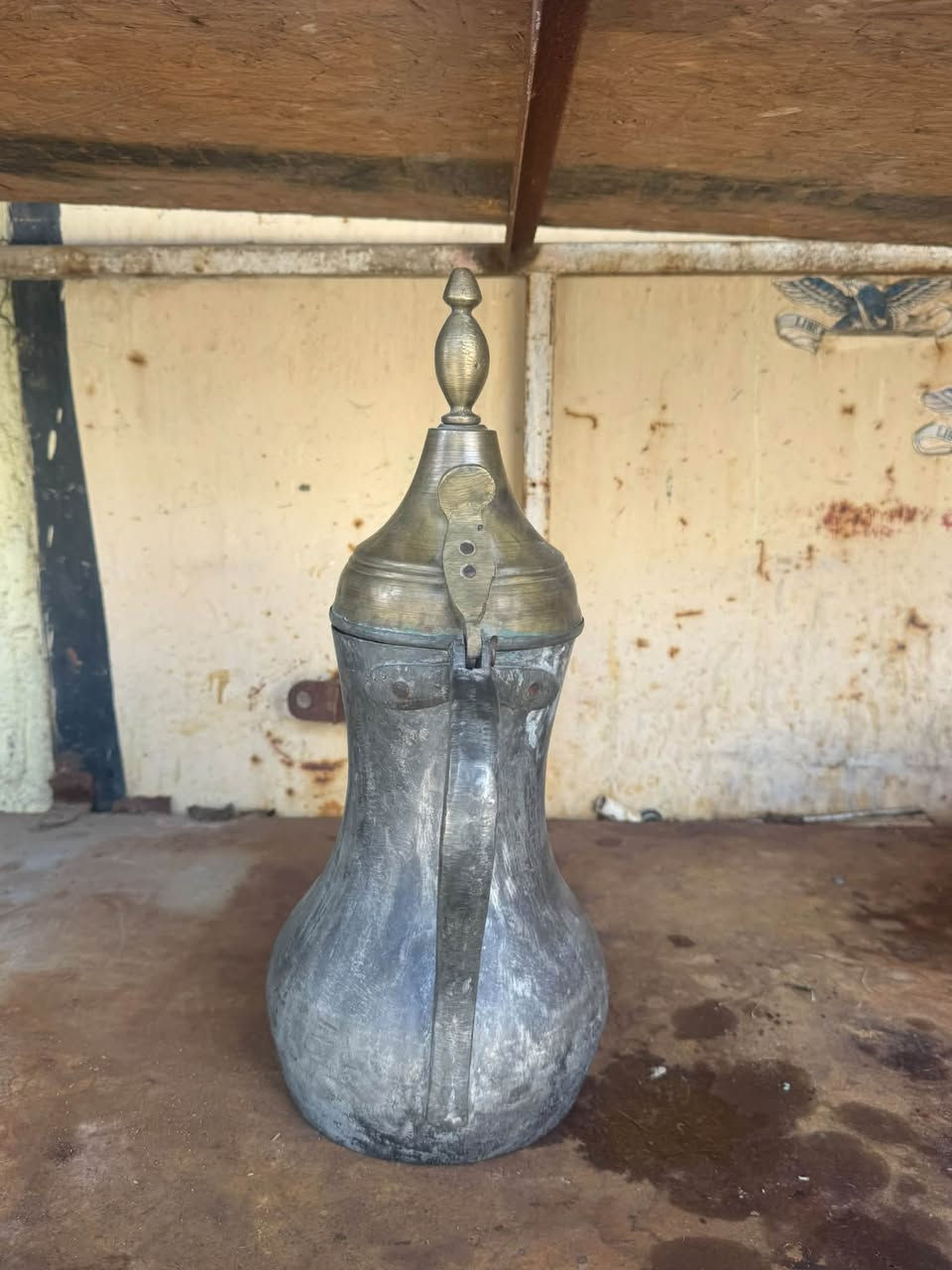السلام عليكم كمكم بغدادي قديم خالي من اي ضرر ارتفاع (44ونص)والاستفسار على رقم التالي (***********)

