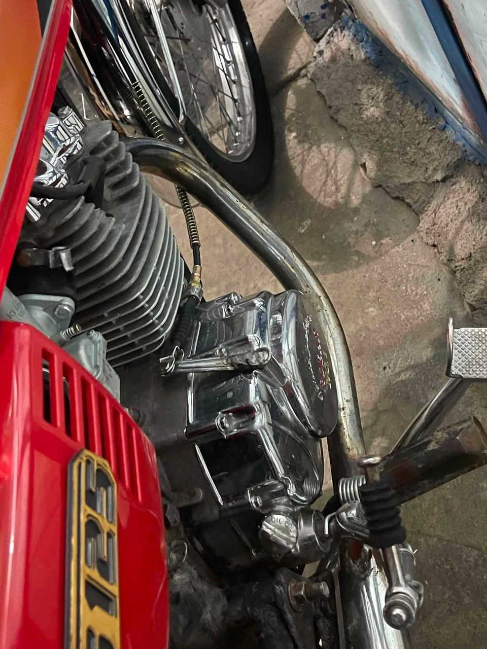 سلاو هاورەیان ئەم ماتۆرەمان هەیە بۆفرۆشتن  ماتۆرەکە روبارە گێرو ماکینەی بەشەرتە ماتۆرەکە جوانە مەزبوتە شوێن دەربەندی خان  ژم ***********  نرخ٢٤٠ هەزار
