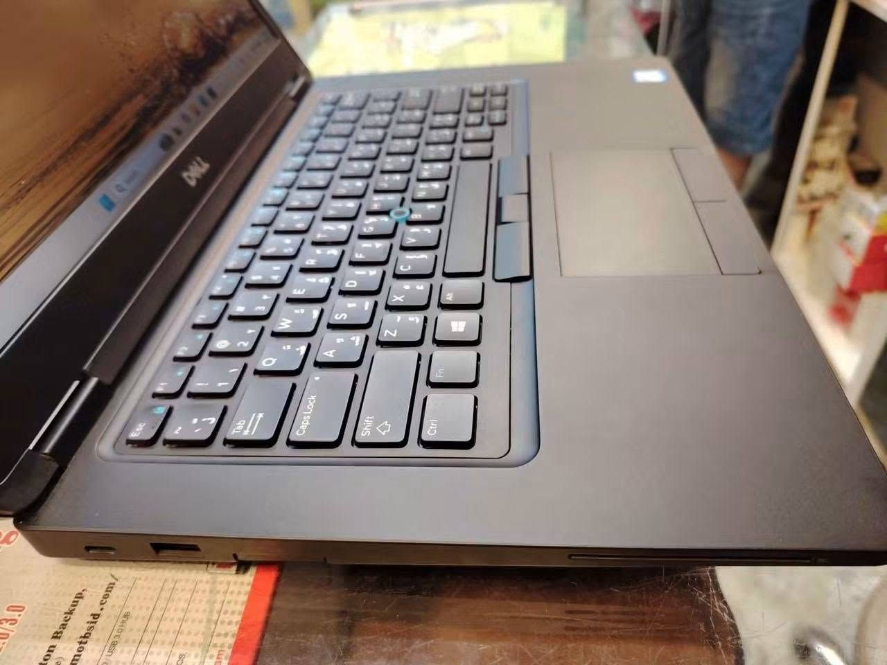 قطعة مفردة
وبسعر كلش مناسب
لابتوب Dell Latitude 5491

⚜️ المواصفات:
⚜️ المعالج: Core i5 — الجيل الثامن — فئة H
⚜️ الرام: 8 كيكا DDR4
⚜️ الهارد: 256 كيكا SSD M.2
⚜️ كرت شاشة داخلي: Intel Graphics — 4 كيكا (ذاكرة مشتركة)
⚜️ حجم الشاشة: 14″

🎁 الهدايا والملحقات:
• حقيبة لابتوب
• شاحن لابتوب
• ماوس
• ماوس باد
• تغليف احترافي (داخل كرتونة)

🛡️ الضمان والخدمات:
• فحص اللابتوب و مقارنة المواصفات و النضافة قبل الاستلام عند المندوب.
• ضمان أسبوع كامل بعد الاستلام.
• تنصيب ويندوز حسب الطلب مع جميع البرامج الأساسية و Office مثبتة.

🚚 التوصيل: التوصيل متوفر إلى جميع محافظات العراق

📌 موقّعنا: بغداد الامين الثانية

للتواصل واتساب ***********
