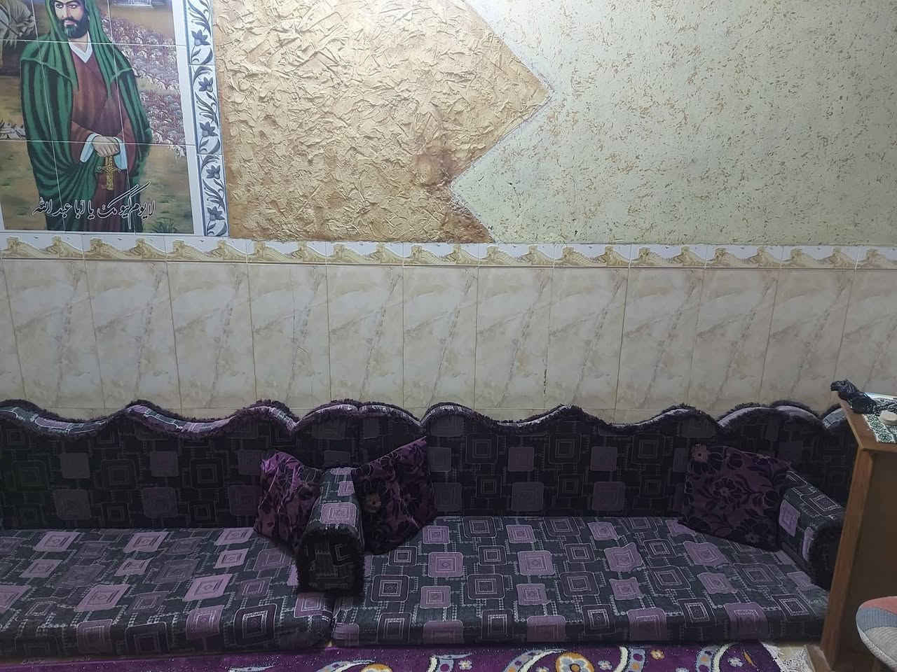 السلام عليكم
ديوان ارضي عدد المقاعد  21 مقعد 
يكفي غرفة استقبال مساحة   6×4  
العنوان :- بغداد _العبيدي 
للتواصل ***********
او على الماسنجر
