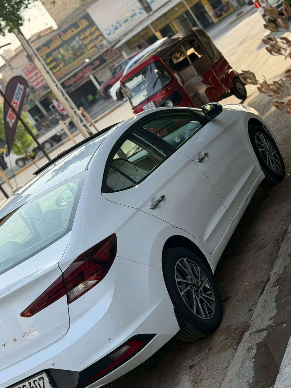 السلام عليكم النترا موديل 20 فول ماعدا البصمه رقم اربيل هزة وسنويه جديد  بيه فقط مبدل بنيد اصلي شركه السعر 148  وبيه مجال قليل مكاني بغداد حي العامل ***********
