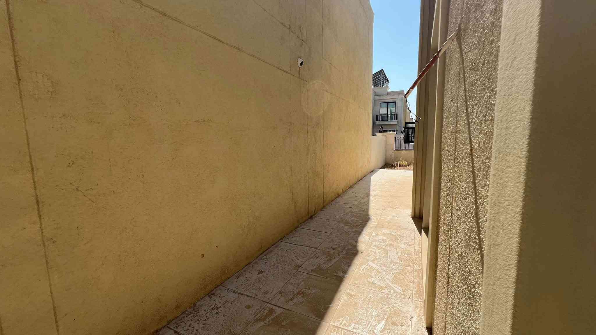 بۆ فرۆشتن 
ماونتەین ڤیو ٢٤٠م
٤ ژووری سویت
واجیهە ڕۆژئاوا
نرخ ٢٤٥٠٠٠$ و مەجال

بۆ زانیاری زیاتر :***********
