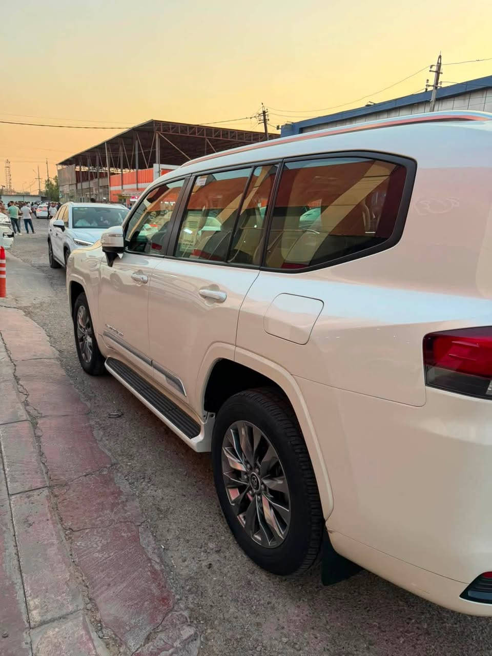 سلام عليكم 
لاندكروز GXR 2022
سبعينيه داخل ضمان شركة SAS 
6 سلندر تنفسه طبيعي 
ماشية 37 الف حقيقي
مغلف PPF امريكي ضمان 10 سنوات
كفالة عامة من الصبغ والبارد والملاحظات 
مكان بغداد 
استفسار ( ***********‬ )
