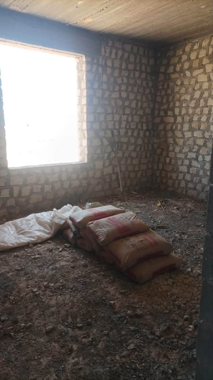 السلام عليكم 
يوجد هيكل للبيع مساحه ٢٥٠ طابو صرف خلف محطه وقود سيف الانبار في توزيع المنتسبين طابق واحد مصبوب بناء حجر درجه اولى كرسته كامل + صحيات خارجيه + منهوله كامله 
(تحويل  مباشر )
بسعر مناسب جداً ٣٣ مليون وبيها مجال بسيط 
***********
