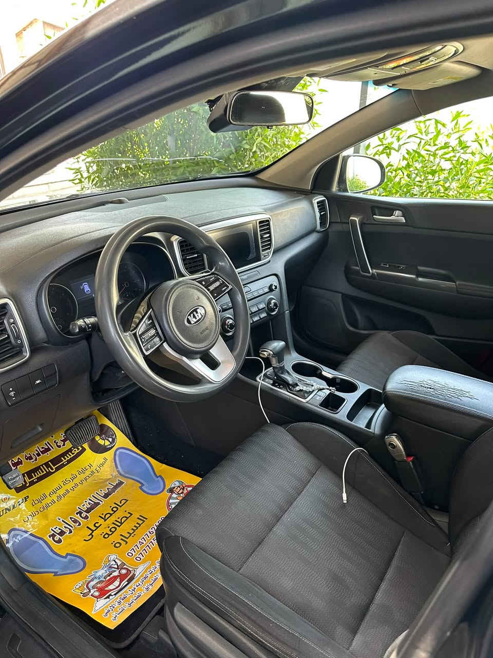 🚗 كيا سبورتج - وارد أمريكي 🚗
المواصفات والتفاصيل:
 النوع: كيا سبورتج (Kia Sportage).  
 اللون: أسود ملكي نظيف جداً.  
 المسافة المقطوعة: 93 ألف ميل.
 المواصفات: وارد أمريكي.
 الرقيم: أربيل (أرقام إقليم كردستان).  
 الحادث: بسيط جداً (قبق جنطة فقط) وباقي السيارة بشرط النظافة.  
 الداخلية: دواخل مخمل أسود بحالة ممتازة ونظيفة جداً.  
 السعر: 155 ورقة ($15,500) وبها مجال بسيط للجادين.
📞 للتواصل والاستفسار: ***********
