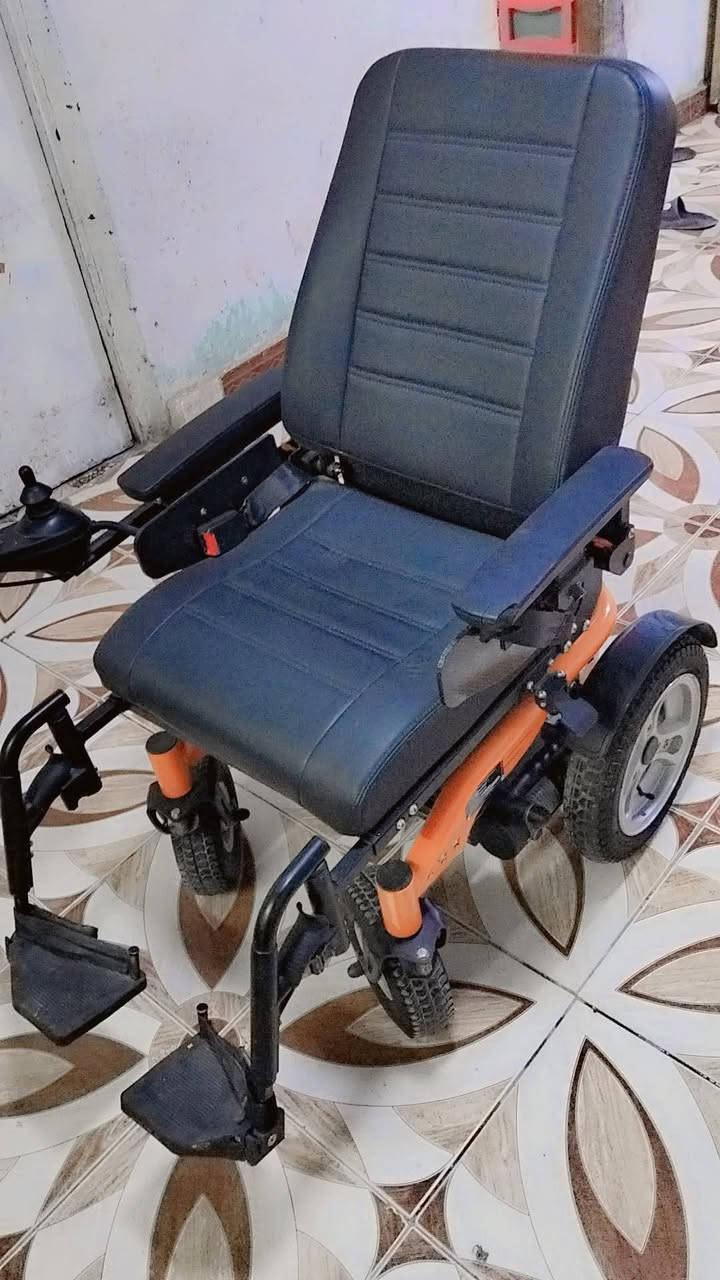 سلام عليكم 
عربانه شحن جديده 
بس لان جبيره راح نبيعه الحجيه ماتكدر 
مامشين بيه 490وبيه مجال
الرقم ***********

