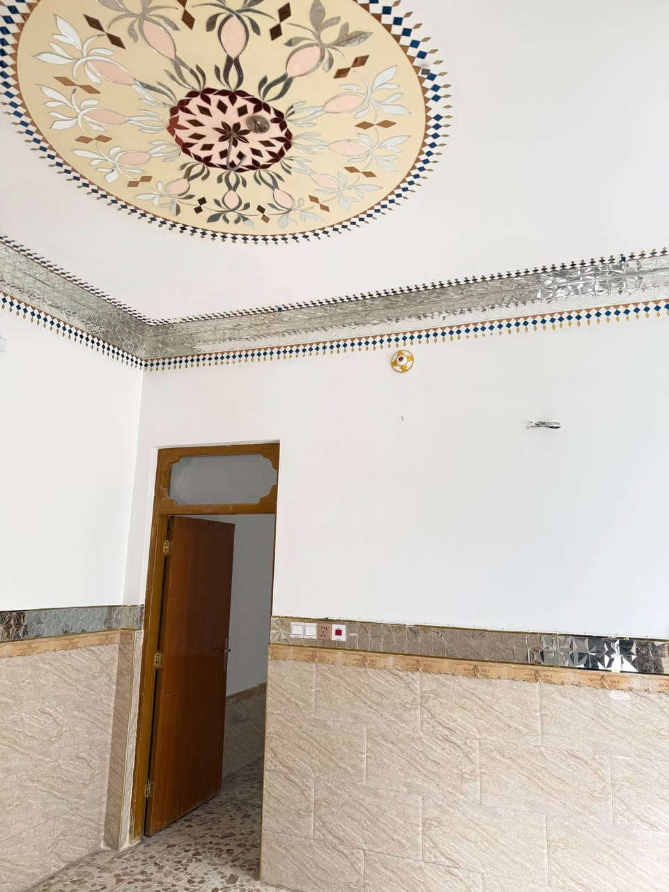 دار للبيع 50 متر حي الوفاء ركن شارع عشرين بناء صب كونكريت مرتب جديد للاستفسار واتساب فقط 
*********** النجف, العراق
