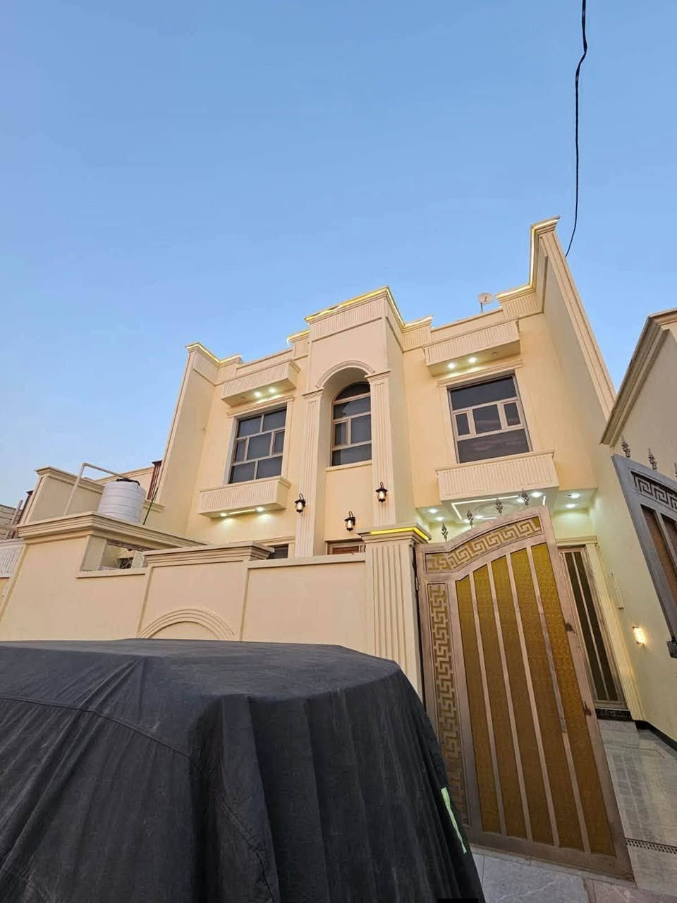 🏡 دار حديثة للبيع – فول مواصفات ملكية 🏡

✨ فرصة مميزة للسكن الراقي في موقع ممتاز

📐 المساحة: 190 متر
🏠 طابقين – تصميم ملكي حديث
🛋️ تباع مع الأثاث بالكامل

🔹 5 غرف نوم بنظام سويت
🔹 صالتان واسعتان
🔹 مطبخ حديث
🔹 استقبال أنيق
🔹 صحيات داخلية وخارجية
🔹 كراج للسيارة
🔹 حديقة جميلة
🔹 بناء حديث وتشطيب راقٍ

📜 نوع العقار: طابو زراعي عراقي
📍 الموقع: البصرة – أبي الخصيب – محيلة

✅ جميع الخدمات متوفرة:
⚡ كهرباء
💧 ماء
📡 إنترنت
🔌 مولدة
🏪 أسواق قريبة
🏫 مدارس
🛣️ شوارع مبلطة
السعر 190مليون

📞 للاستفسار والاتصال:
***********

#البصرة #أبي_الخصيب #محيلة #دار_للبيع #عقارات_البصرة #بيت_للبيع #استثمار_عقاري

