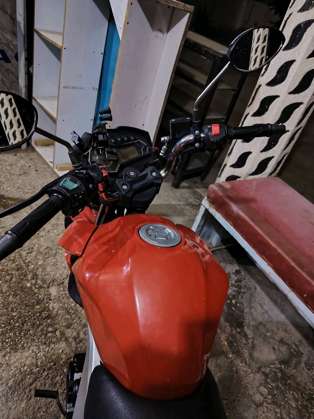 دراجه لونسن 
200cc
محرك مكفول
كير مكفول
دراجه نضافته كدامك ٨٥ ٪
كهربئيات كله شغاله
سويج عدد ٢
ملاحضه الدراجه لبريك الخلفي فقط يرادله واشر بالدسك لان بريكه هايدلوريك وينفس
مستخدم الامامي حالياََ
سعرها 1،500،000 مليون ونص وبيه مجال للشراي
الدراجه مكمركه و كامله بس باقي تستلم لوحات
مكان الدراجه الانبار الكرمه
وايضا متواجد بغداد التاجي 