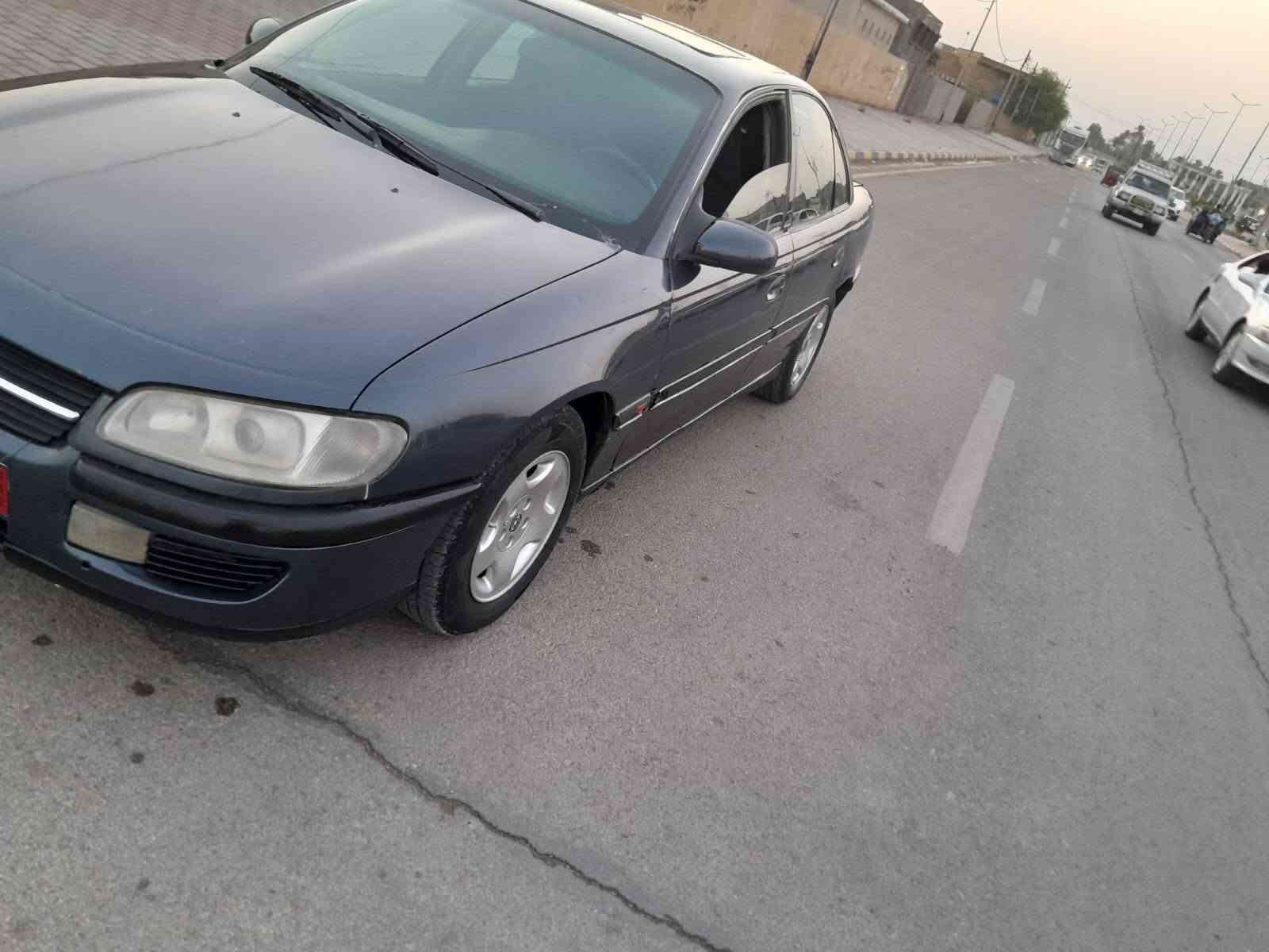 اوبل بزون موديل 95 مكينه بطه 2.5 تخم بطاين جديد
تخم تاير جديد
حداديه جديده
تبريد شغال 
مصبوغه صبغ عام للجماليه 
رقم بغداد مشروع وطني. مكفوله من الضربه. 
المكان واسط قضاء الحي. 
***********
سعر 40
