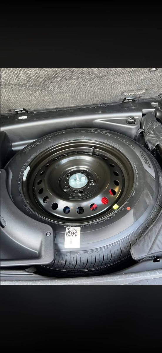 الأداء: محرك 2.0L توربو هايبرد (4xe) بقوة 375 حصان، دفع رباعي، جير 8 سرعات.
الراحة: بانوراما، مقاعد جلد (تبريد/تدفئة/ذاكرة)، إضاءة محيطية، شاحن لاسلكي.

​التقنية: شاشات ذكية تدعم Apple CarPlay و Android Auto، نظام صوتي فاخر.

​الأمان: بصمة دخول وتشغيل، مثبت سرعة تكيفي، نقطة عمياء، كاميرات وحساسات. سياره فول فول 
الاتصال ع رقم وات ساب فقط 
***********
