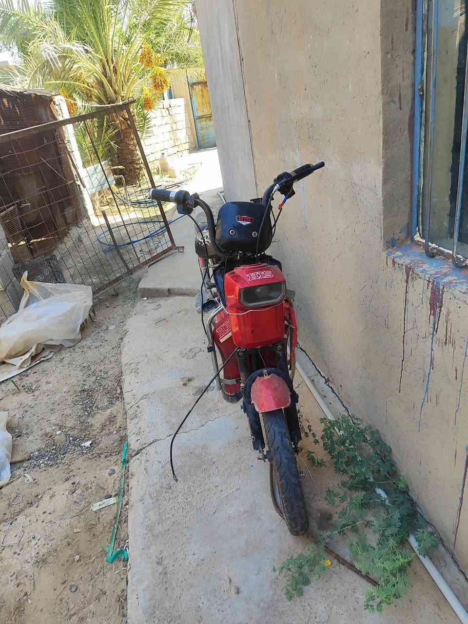 ماطور للبيع ناقصو بطاريات  وجوب امامي أمه الموطور شقال السعر 100 وبيه مجال اتصل علا ارقم***********
