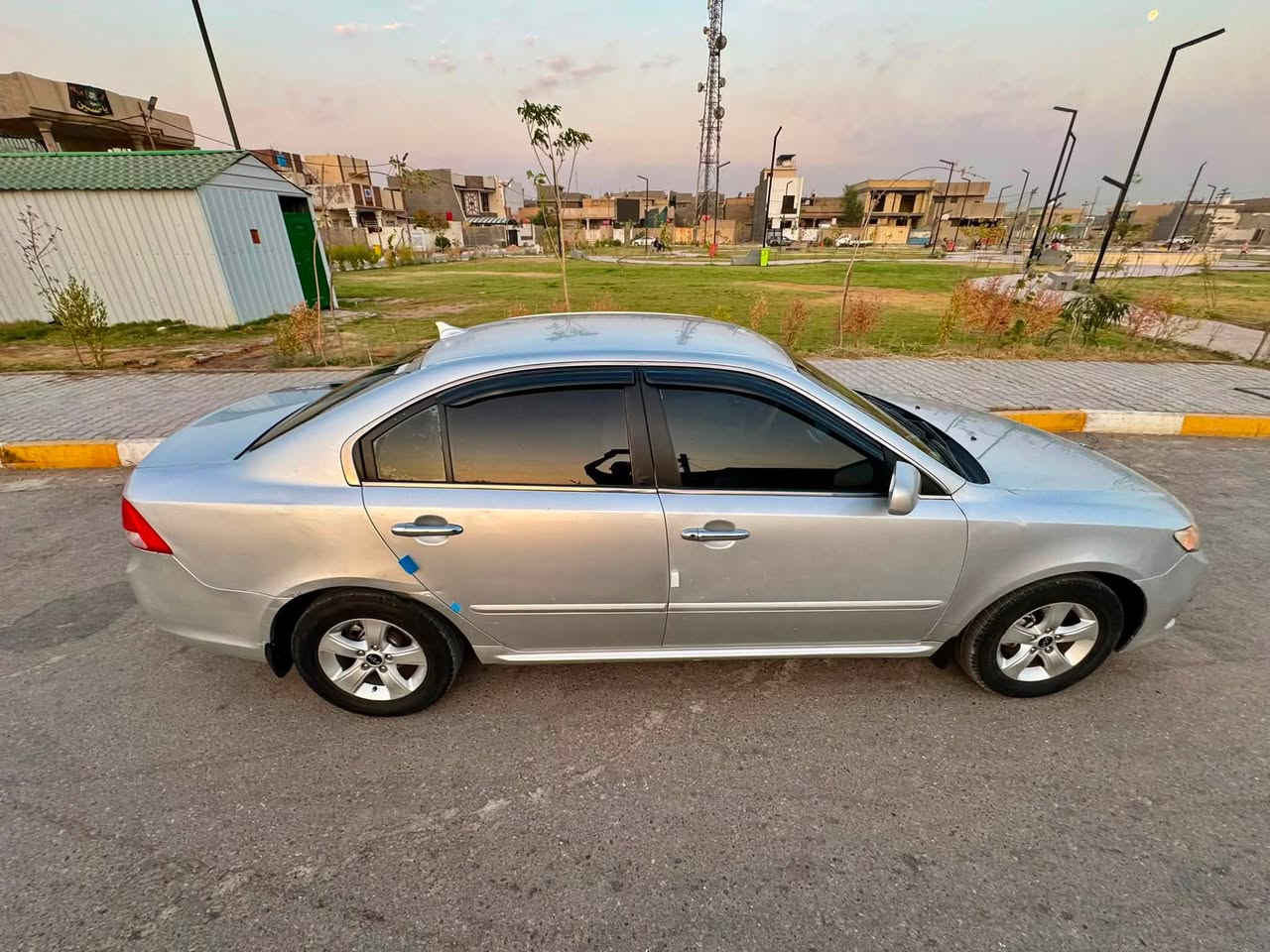 اوبتيما 2009 خليجي 2400 صبغ جاملغ وبنيد وربع باب الايسر بدون اي داخل  
محرك كير تبريد صدر كله جديد ابسمي 
عنوان واسط الصويرة 
***********
غير متواجد على الفيس  فقط اتصال 
سعر 97 وبيه مجال بسيط جدا
