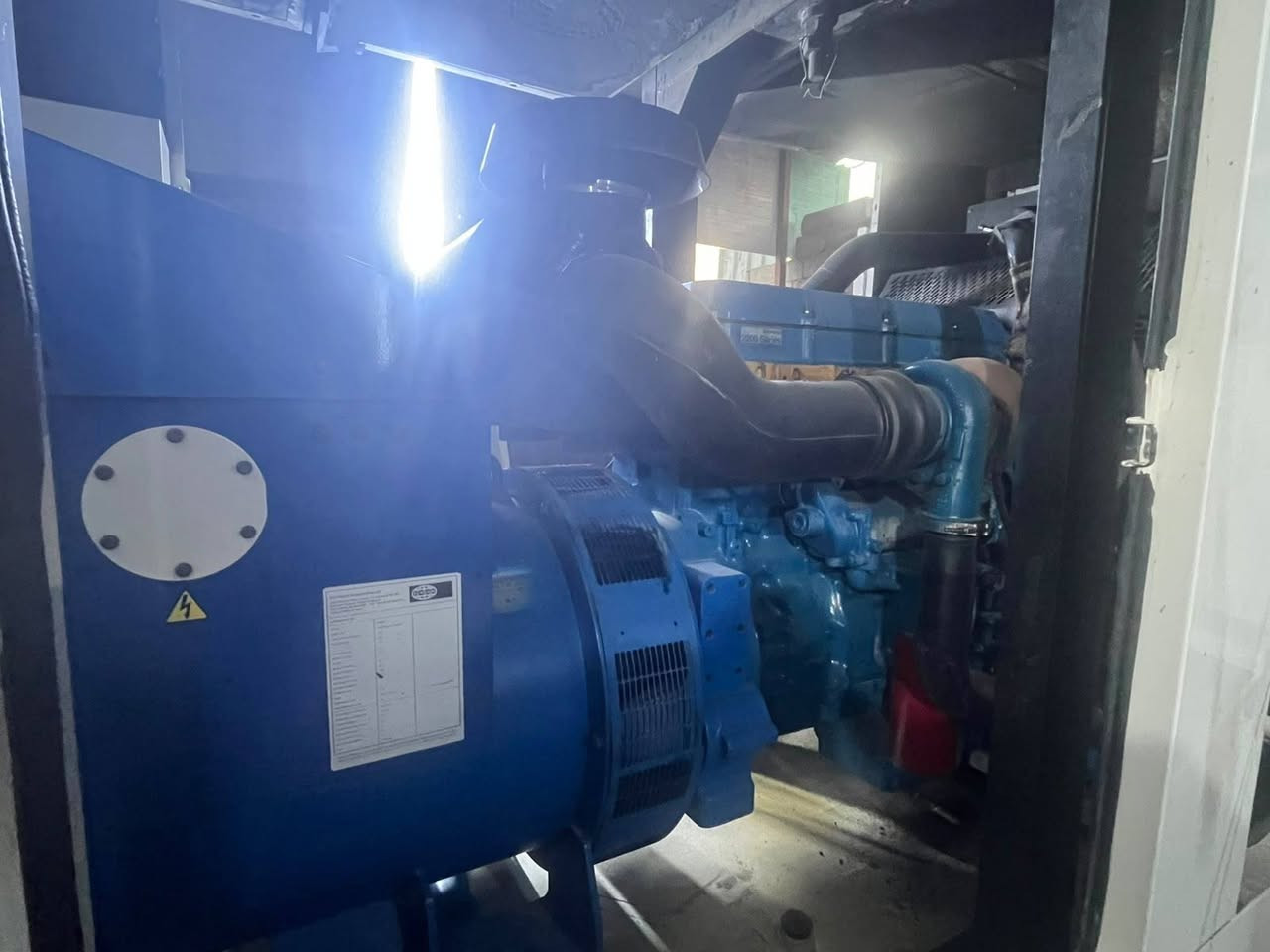 سلام عليكم بيركنز 2200 مشتغلة ع الحمل كاتم توليد 400kv اصلي مكاني بغداد الشعلة
***********
