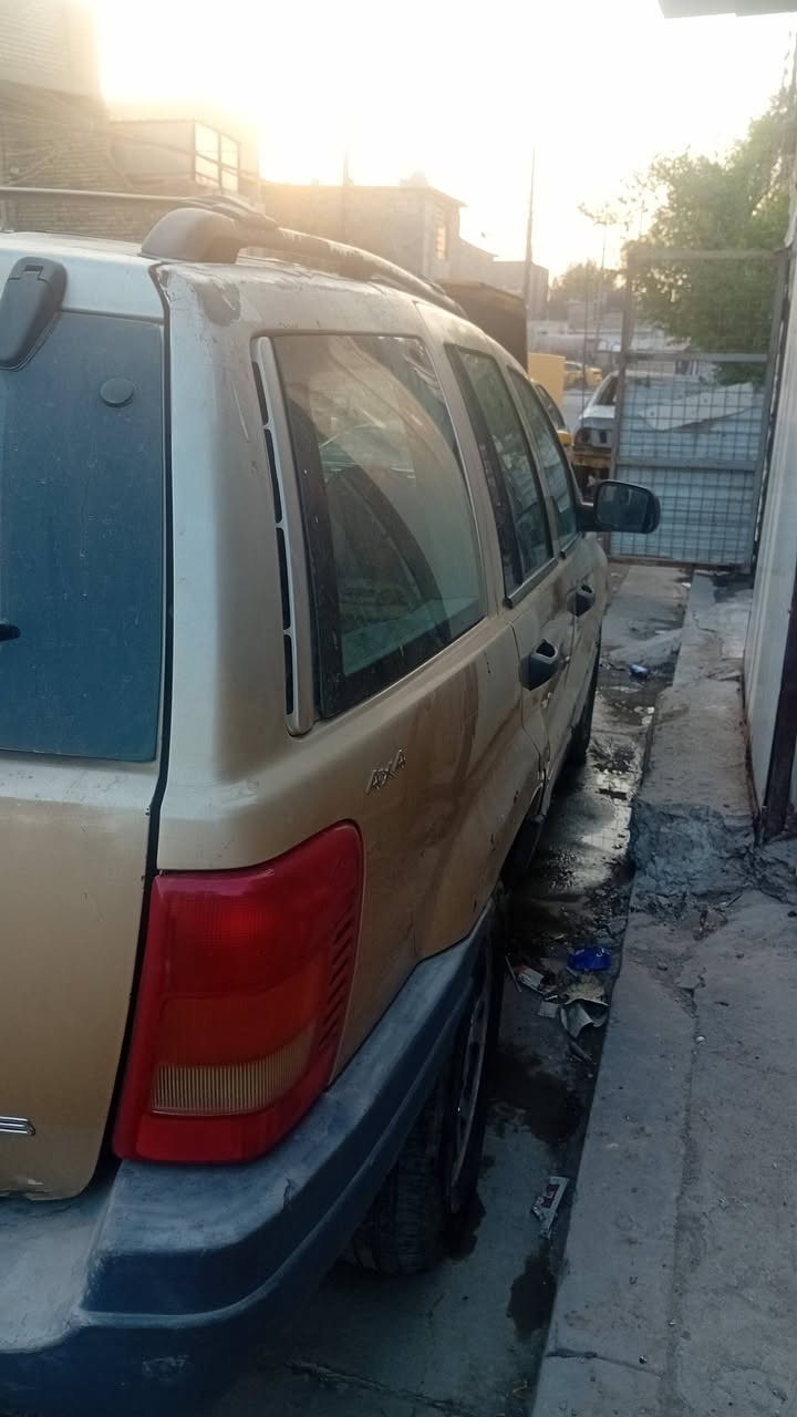 جيب شيروكي موديل 2000
سنويه صاقطه بشهر 8 2026
ملاحضه بسيطه اتيبائس مال البريك عاطل بس
سياره جاهزه علااخير كير ومكينه وحداديه 
سعر 55وبيه مجال 
رقم الهاتف ***********
