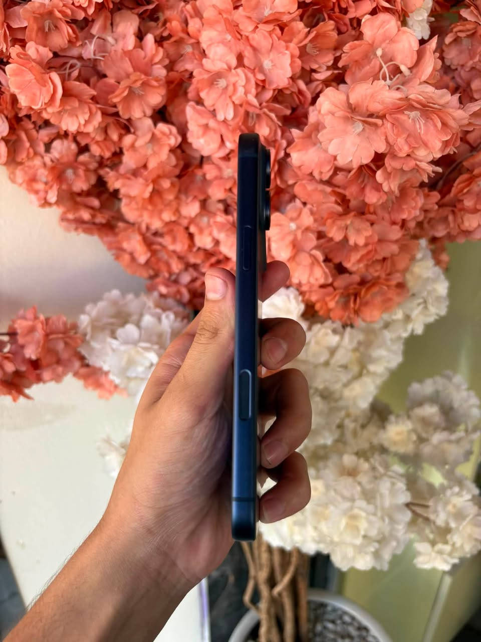 IP 17 PRO MAX 512 ESIM 
الجهاز جديد عدد دورات الشحن 0 
الون نيلي 
ويا كفر IC اصلي 
بطارية 100 
نخسة اليسم J/A 
للتواصل *********** 
العنوان بغداد العامرية شارع المنظمة 
السعر 2,000,000
