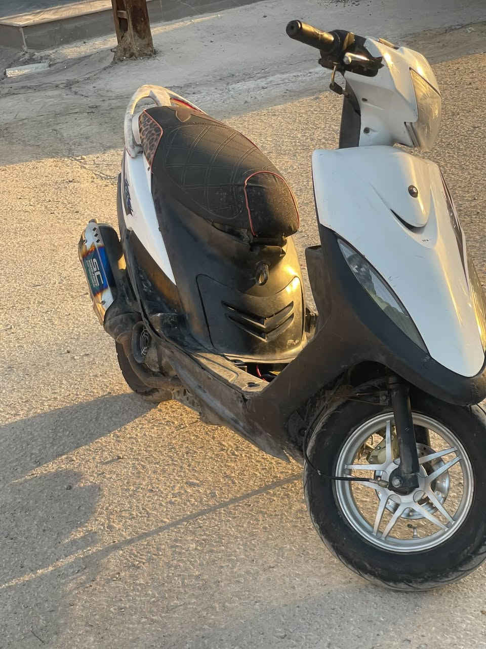 ماكس عدله دراجه نظيفه وجاهزه 
سلف هندر كهربائيات جاهزه 
لايت عداد شغال 
الدراجه مفتوحه ومشتغليها شغل يخبل 
صلنصه Sc صوت يخبل 
دبلات حلوات 
السعر ٤٥٠ وبيها مجال 
استفسار خاص 
مكاني حله
