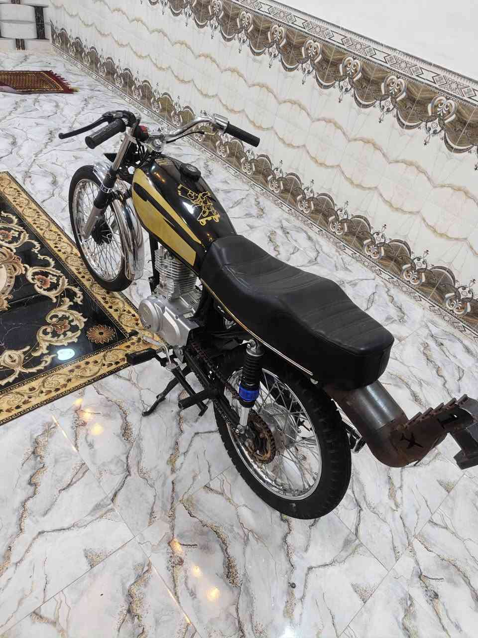 السلام عليكم دراجه تعمير للبيع اوراق سكنر شاصي مديل 25وتعميره 26مكينه رابيدو الاصليه مكفوله ما مفتوحه دراجه كفاله عامه من الشخط ربع ماذب عليها السعر 750وبيها مجال قليل المكان قضاء الشطره رقم الهاتف ***********
