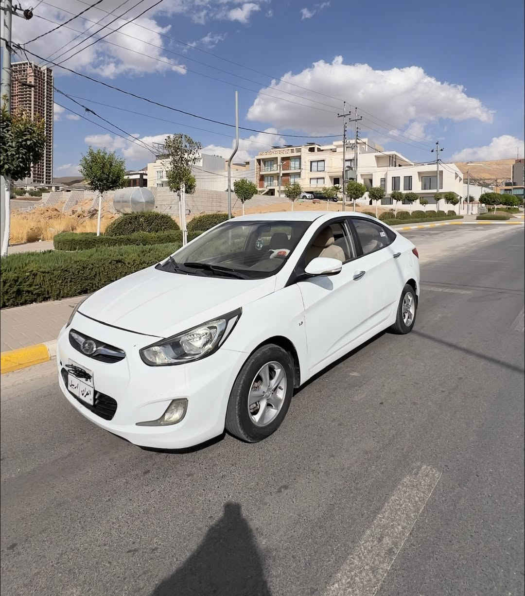 Hyundai accent 2011
سەنەوی بەسەرچووە 
بە شەرتی گێڕو مەکینەی بێ عەیب 
قوفلی ٧٧ گەڵا 
***********
