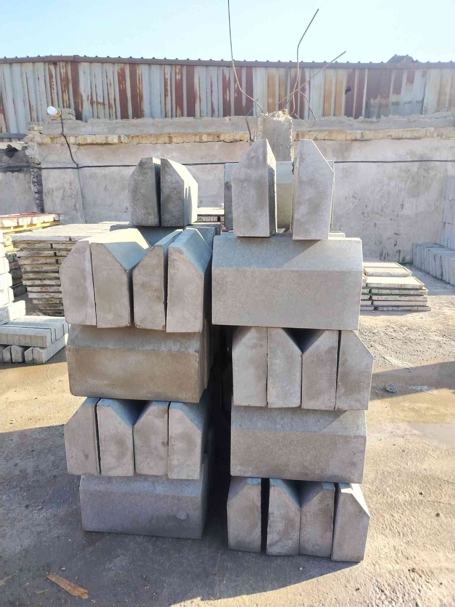 يتوفر لديناشتايكر سطوح 3 ونص سم 80x80 و40x40 و40x60 وسواقي أمطار 50x35و50x25ارصف50x30 و20x50 مكاني حله الحي الصناعي لدينا توصيل كافه المحافظات للاستفسار على الرقم *********** اومرسلات الصفحة
