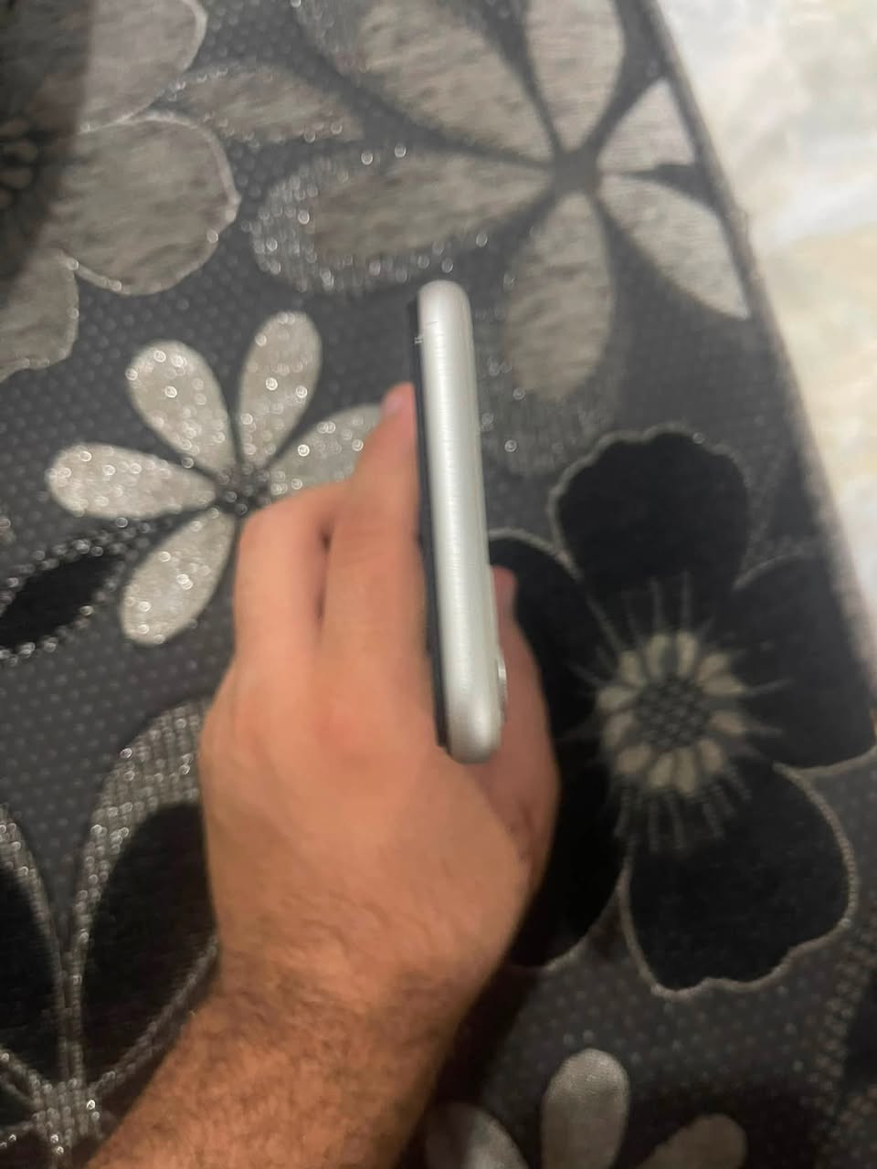 ايفون ١١ عادي
بطارية٧٢
مبدل شاشه تفصيخ الاصلية 
الجهاز مكفول من عدا الشاشه 
نضافه 💯 
***********
