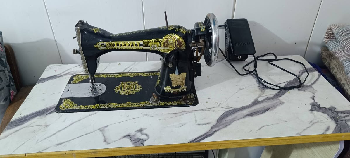 للبيع مكينة خياط فراشه
المكينه شغاله وناعمه مع الميز 
السعر 60. وبيه مجال 
الهاتف. ***********
