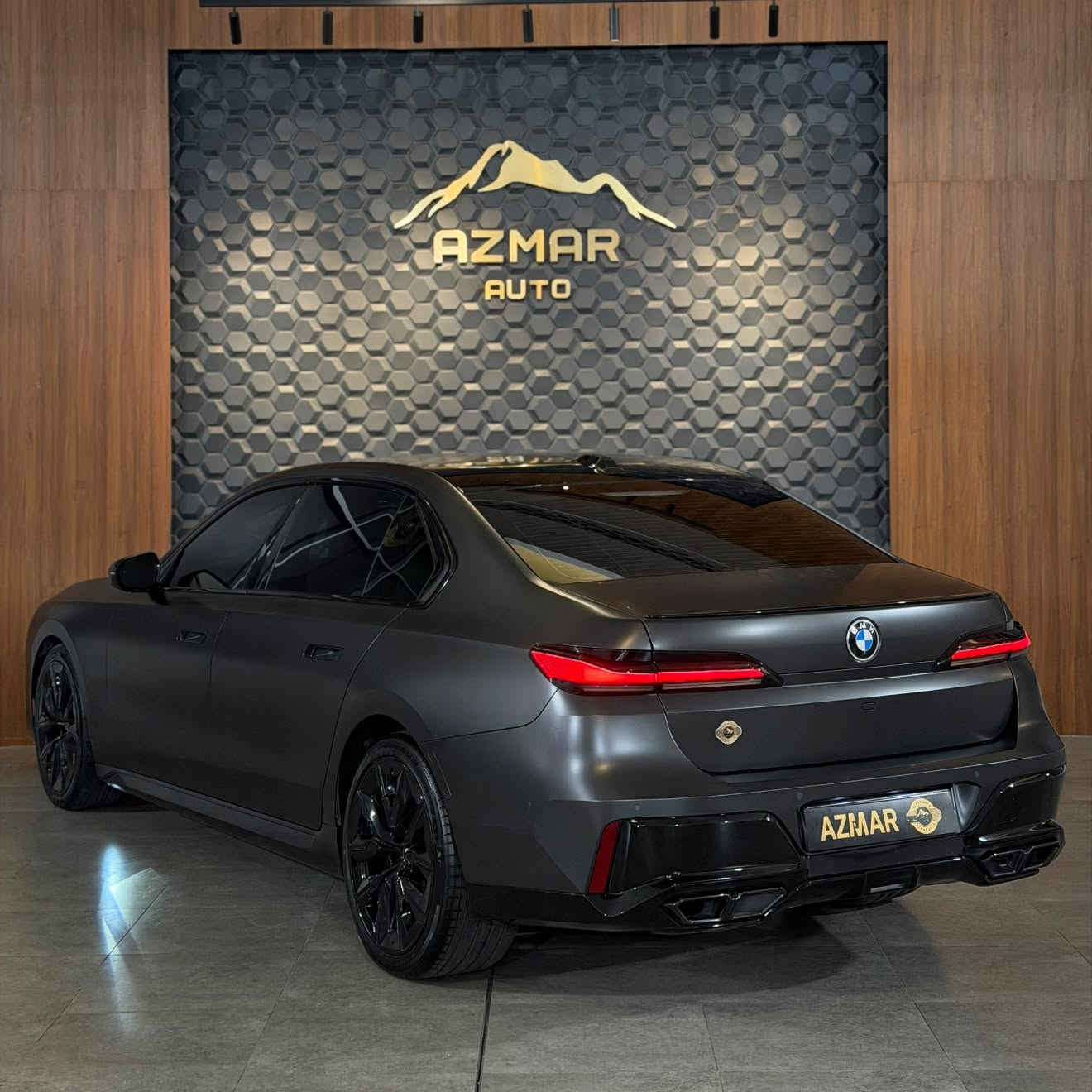 الكرستالة💎
BMW 760Xi (individual) مات بلادي
سعر: 730$ ورقة
موديل 2023
ماشية : 25 الف
طلب خاص اسود مات بلادي + تاير خلفي تفتر و فول 
مواصفات
سكف رولز (sky lounge)💎 و تاير خلفي تفتر و ناضور و ٥ كامرات و داتاشو و كشنات تدفئة و تبريد و مساج و شباك لد و انارات داخلية متعدد الالوان و سماعات bowers&wilikns و جكات تصعد و تنزل و بعد هواية مواصفات متنذكر

السيارة مرقم و جاهز و عليها كتاب تضليل ✅
السيارة وارد امريكي بيها جاملغ كلير بدون دواخل بدون ايرباك كير و محرك و كهربائيات كلها مكفولات

سعر: 730$ ورقة

للاستفسار : ***********
العنوان : السليمانية المعارض الجديدة شركة ازمر اوتو معرض رقم ٣٤
