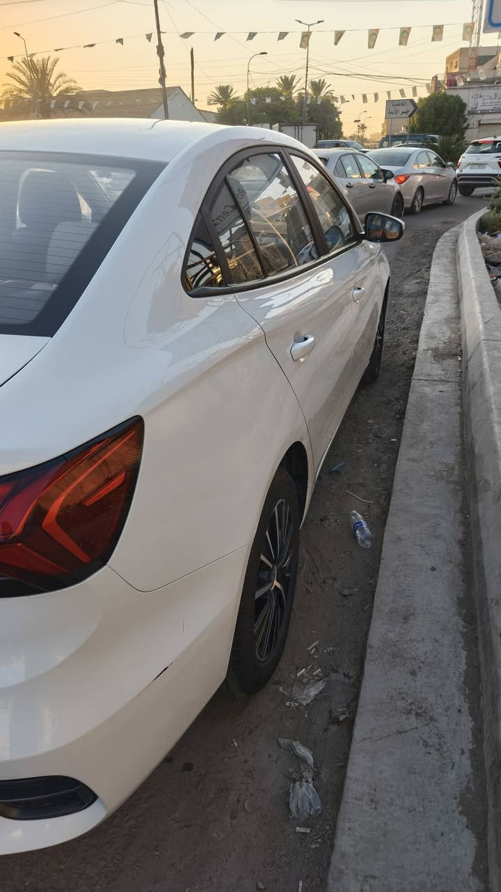 Mg 5 plus 2025
سيارة كلش نظيفة مكفولة حدادية وكشر 
كير ومكينه مكفول بضمان الشركة خمس سنوات 
ماشية (5000km) 
مكان الاعظمية 
سعر (115) وبيه مجال بسيط 
***********

