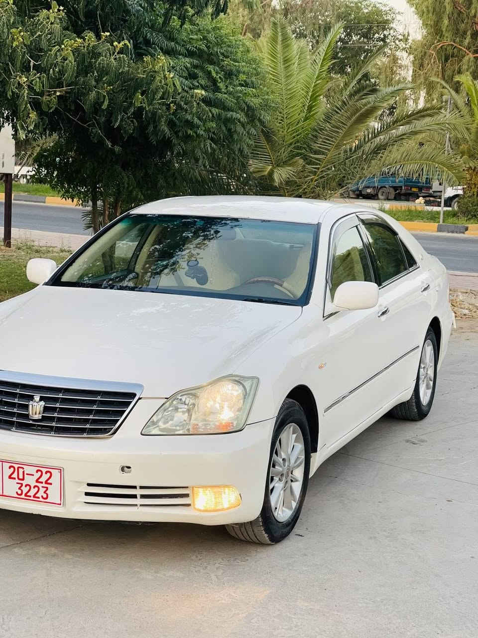 سەرەتا بەناوی خوای گەورە
بابەت فرۆشتن 

توێتا کڕاون شاهینە 

مۆدێل 2005

بەصمە و شاشە نیە 

موس موس موس 

سەقف گەفەر ڕەنگ گۆڕاو شانسی بەشەرت

گێر مەکینە بەشەرت 

کۆد بەشەرت 

عەیب و عاری تیا نیە 

ڕۆن و هایدلۆرکی تازە گۆڕاوە 

سەیارەی ماڵە و بێ مەسرفە ئاڵتونی بازارە 

180 بچوک بە بچوک کەم بەنزین خۆر تابڵێی نەرم و خۆشە 

بێ تەقەو ڕەقەیە 

ناوزەردی دوو دوگمەی ساج حەیزەران 

تەعدد سرعەیە 

بۆیاخیش سەقف و حیزام بەشەرت یەک پارجەیە دوانە سیانە نازانم 

بەو شەرتە ئەو دەمێ حیزام  نەوێت و سەقفی بۆیاخ نەبێ 

دەعم  و لێدراو بۆیاخ ئێراق بەشەرت 

سعریشی مناسبە و لە چاو سەیارەکەیا بێ مییکشیلەیە سەعرەکەی 

53 گەڵا و یەک تۆز مەجال برایانە تخوا گەر مشتەری نیت سەری من خۆشت مەئێشێنە لەگەڵ ڕێزما 

کەسیش بۆ خوار پەنجا گەڵا جەڕەس نەکات 

***********

شوێن کەلار سەیارە بە کۆمێنت و چات ناکڕدرێ وەرە سەریکە و بچوکیت ئەکەم
