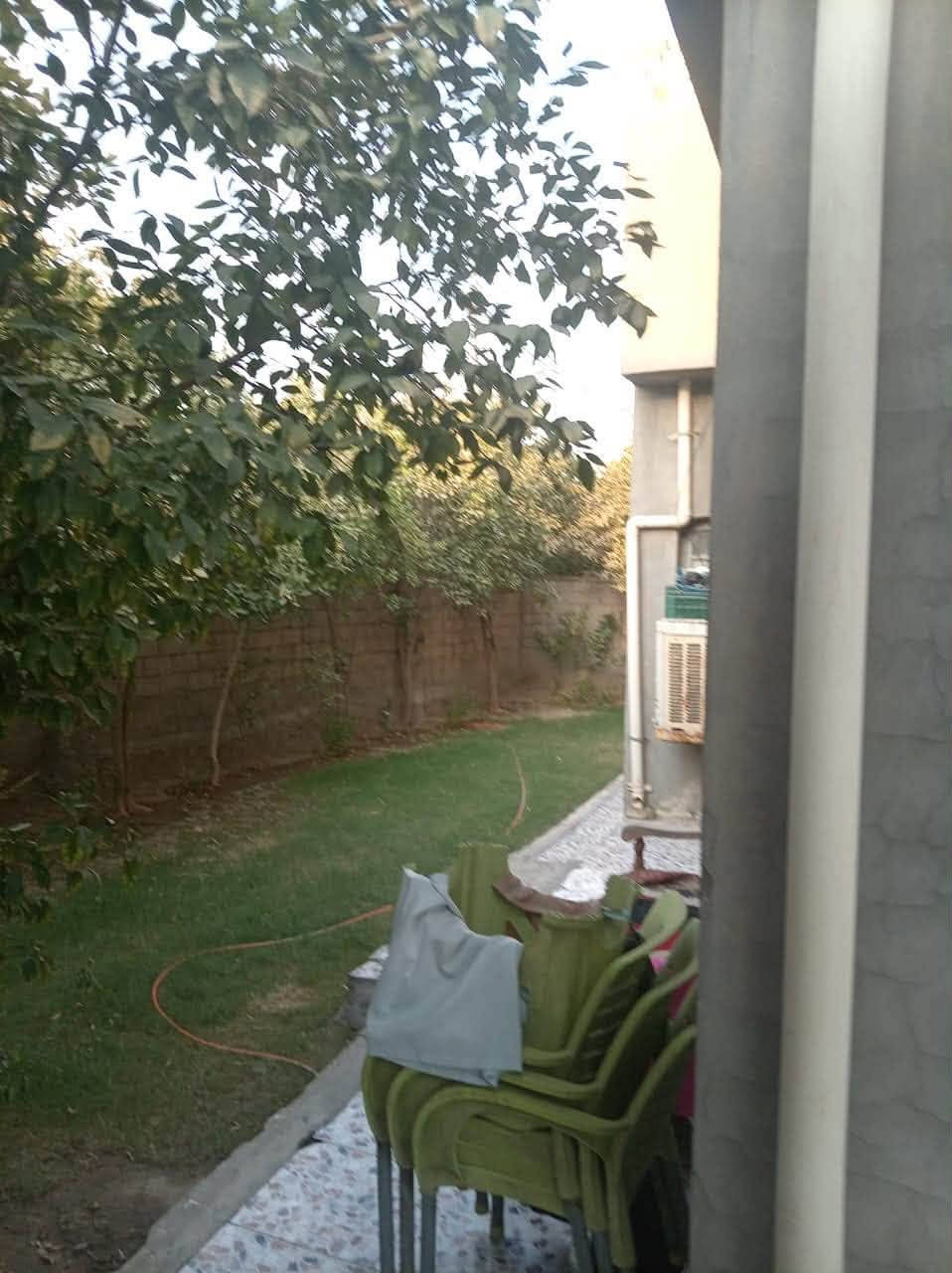 🏡 بيت زراعي للبيع – سند 25
📍 الموقع: حي المعلمين الثالثة – خلف السكة
📐 المساحة: 300 م²
📏 الأبعاد: 15 × 20 متر
📍 ركن وعلى شوارع عريضة

🏠 مواصفات البيت:
🔹 يتكون من طابقين
🔹 بناء من الطابوق والمسـلح
🔹 سقف الطابق الأول والثاني شيلمان
🔸 الطابق الأول:
• غرفة نوم
• استقبال
• صالة
• مطبخ
• مجمع صحيات داخلية وخارجية
• كراج سيارات كبير
• حديقة أمامية
• حديقة جانبية
• ممر جانبي بعرض متر بطول البيت

🔸 الطابق الثاني:
• غرفتين نوم
• صالة
• مخزن

🔸 إضافات:
✅ يحتوي على سطحين
✅ موقع مميز وهادئ
✅ مناسب للسكن العائلي
✅ قريب من الخدمات

📞 للاستفسار والمعاينة:
***********

🏡 مكتب عقار أهالي المسيب
📍 حي المعلمين الثالثة – قرب جامع محمد الجواد.
