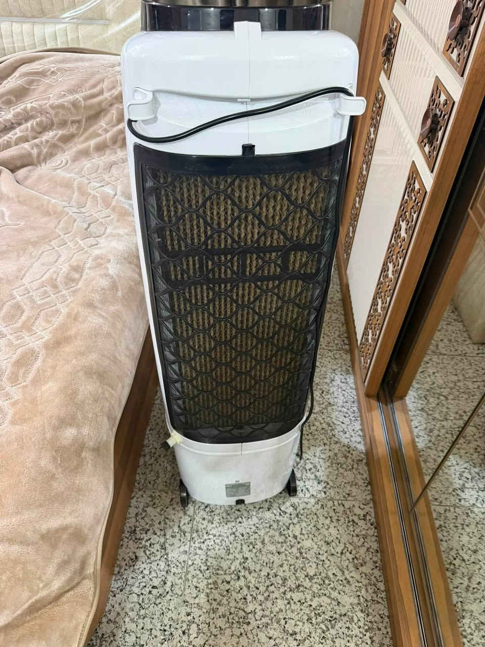 السلام عليكم غراض للبيع 
فرن جديد مامستخدم السعر ١٥٠
مبرده كونفيرا استخدام قليل كلش 200
***********
