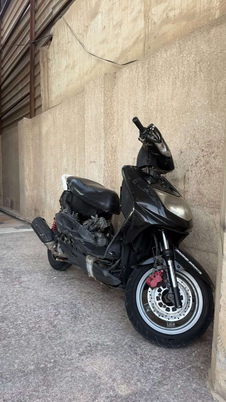 سكنس نثيه للبيع مكينه مامفتوحه شلعه تخبل كهربائيات كامله الدراجه ماناقصها شي  الايت زنون السعر 500 مكاني  حله مركز
الاستفسار ***********
